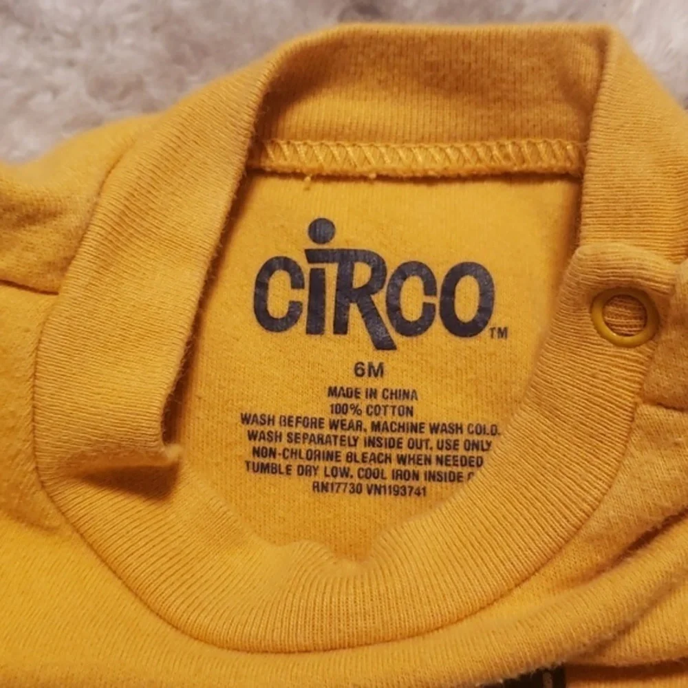 Baby onesie‎
